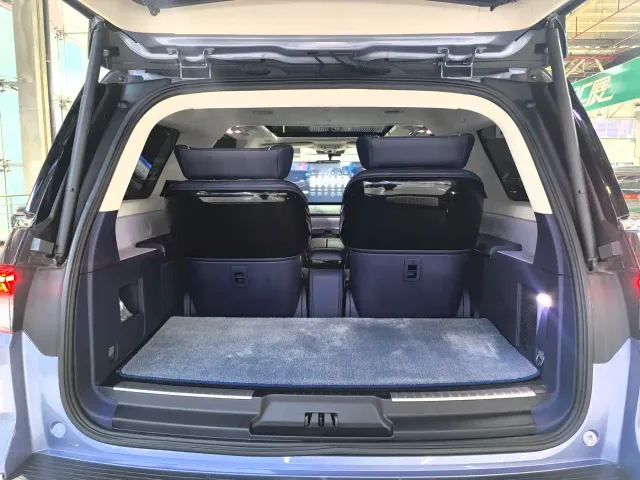 Lincoln Navigator One — Фото автомобиля 22