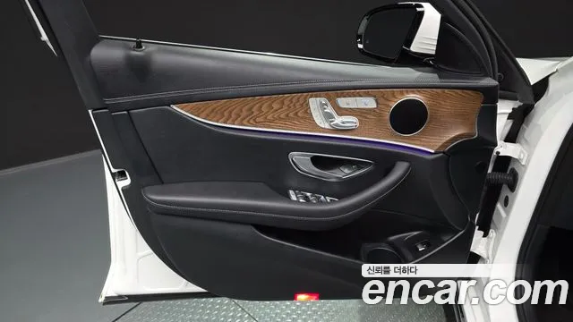 Mercedes-Benz E-Class — Фото автомобиля 16