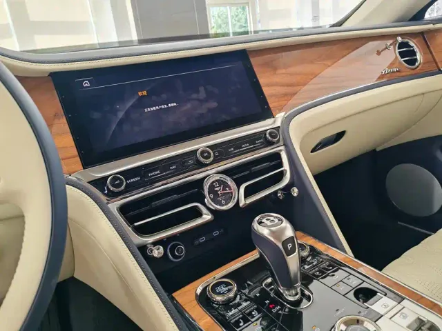 Bentley Flying Spur — Фото автомобиля 5