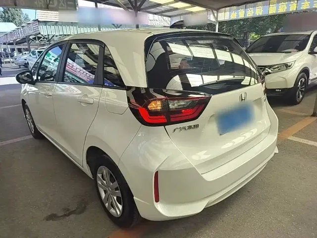 Honda Fit — Фото автомобиля 4