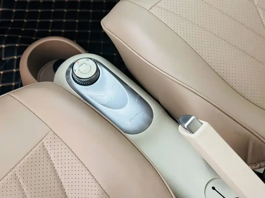 Wuling Motors Hongguang MINIEV 2025 4-Door Advanced — Фото автомобиля 19