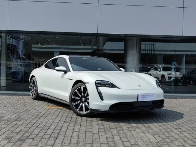 Porsche Taycan — Фото автомобиля 15