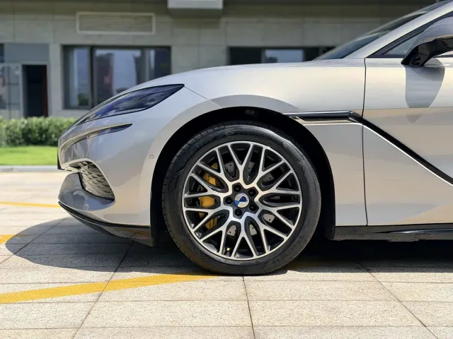 Denza Z9GT — Фото автомобиля 6