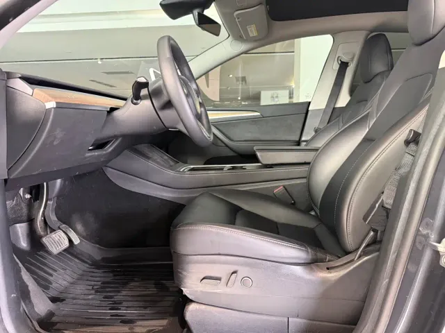 Tesla Model Y — Фото автомобиля 7