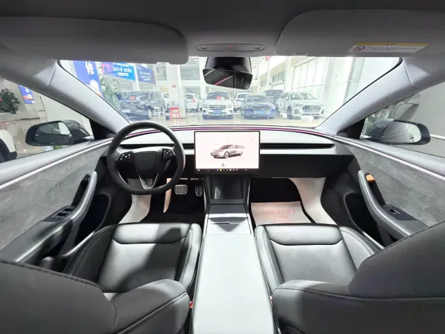 Tesla Model 3 — Фото автомобиля 6