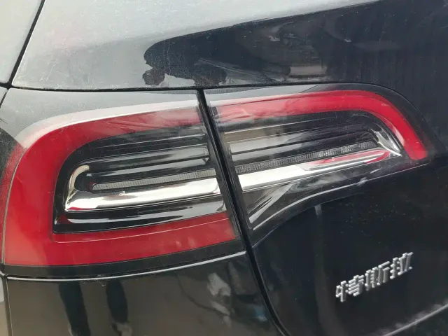 Tesla Model 3 — Фото автомобиля 9