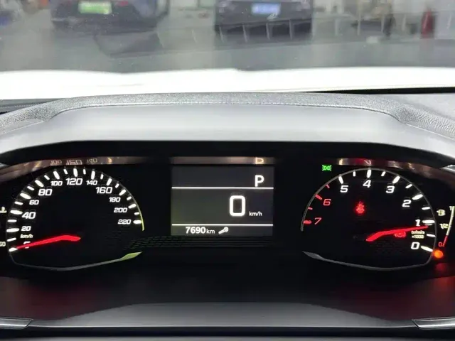 Peugeot 2008 — Фото автомобиля 12
