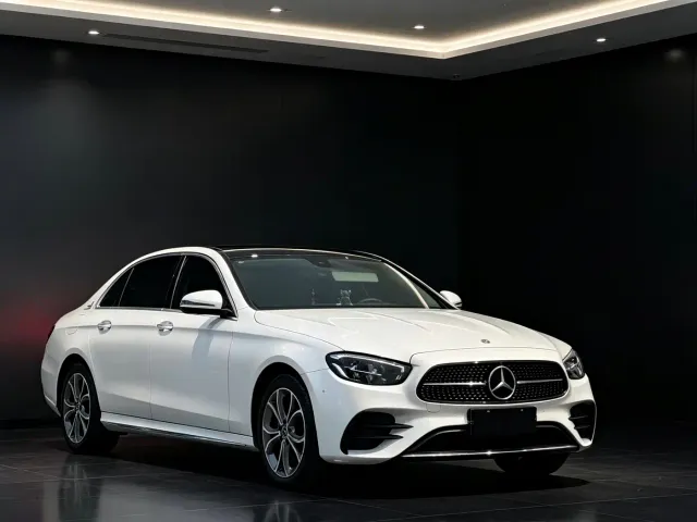 Mercedes-Benz E-Class — Фото автомобиля 3