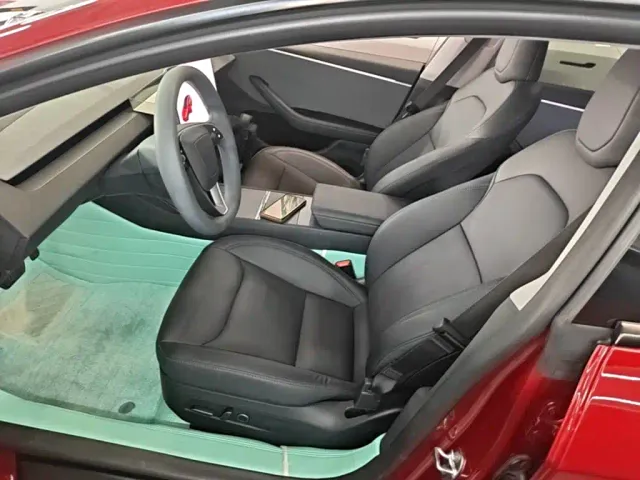 Tesla Model 3 — Фото автомобиля 14