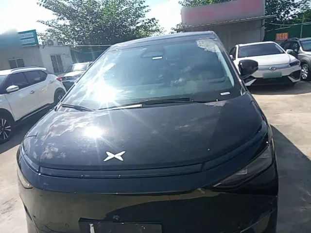 Xpeng X9 — Фото автомобиля 2