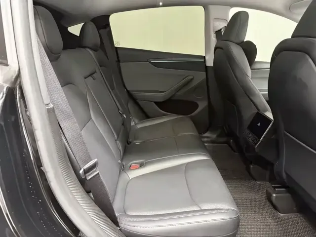 Tesla Model Y — Фото автомобиля 7