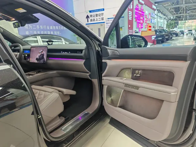 Nio ES8 — Фото автомобиля 24