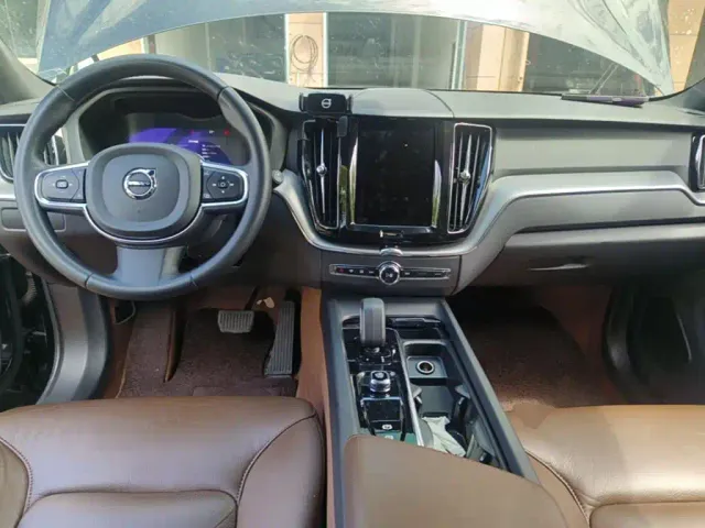 Volvo XC60 — Фото автомобиля 5