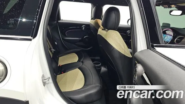Mini Cooper — Фото автомобиля 9