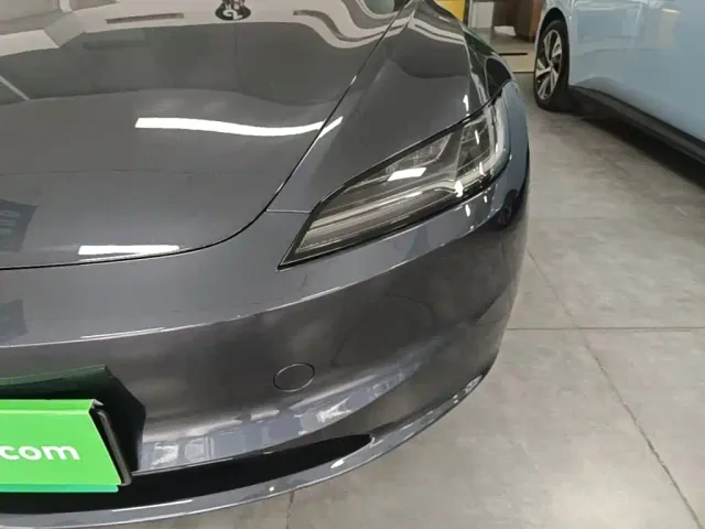Tesla Model 3 — Фото автомобиля 23