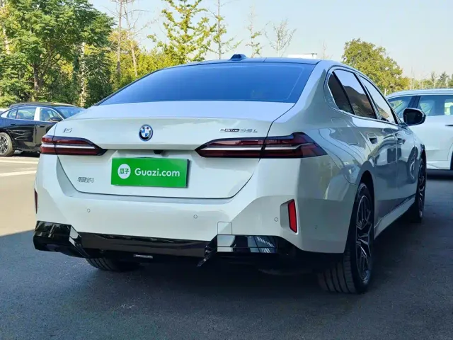 BMW i5 — Фото автомобиля 6