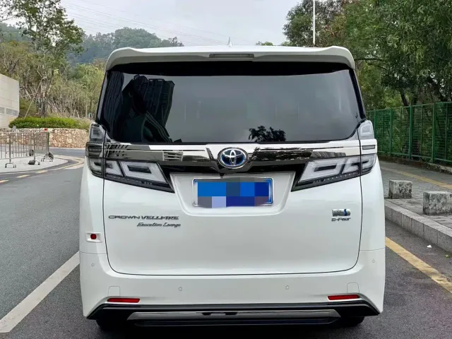 Toyota Vellfire — Фото автомобиля 9