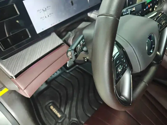 Denza Z9GT — Фото автомобиля 14