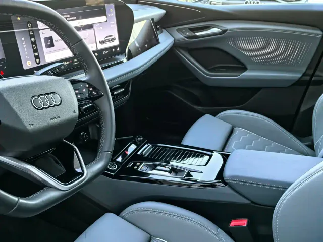 Audi Q6L e-tron — Фото автомобиля 12