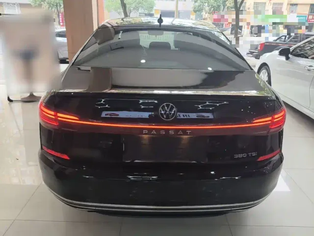 Volkswagen Passat — Фото автомобиля 5