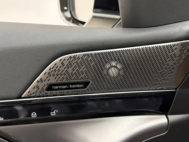 BMW 5 Series — Фото автомобиля 15