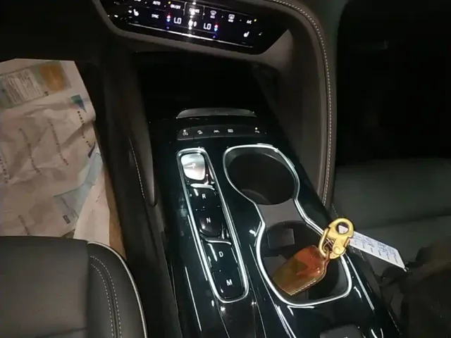 Buick Envision Plus — Фото автомобиля 13