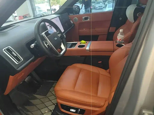 Li Auto L8 — Фото автомобиля 14