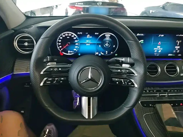 Mercedes-Benz E-Class — Фото автомобиля 10