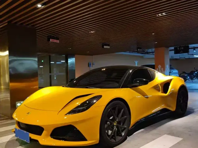 Lotus Emira — Фото автомобиля 6