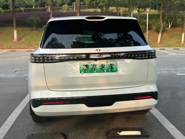 Dongfeng eπ 008 — Фото автомобиля 6