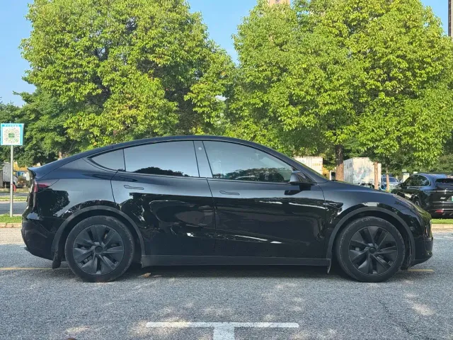 Tesla Model Y — Фото автомобиля 4
