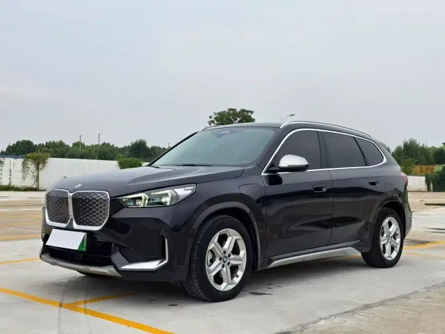 Фотография автомобиля — BMW iX1
