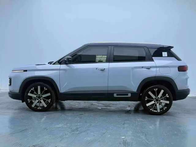 Geely ICON — Фото автомобиля 2