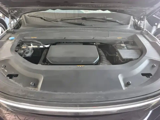 Li Auto L9 — Фото автомобиля 9
