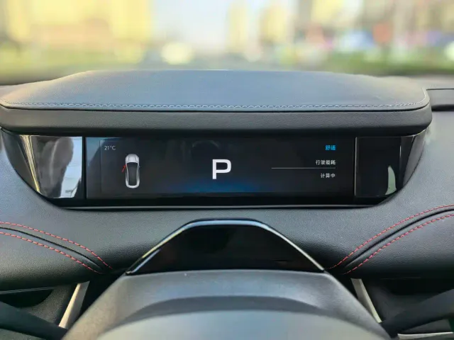 Xiaomi SU7 — Фото автомобиля 10