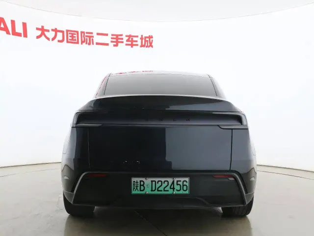 Tesla Model Y — Фото автомобиля 8