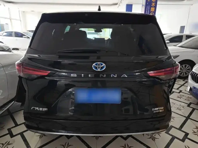 Toyota Sienna — Фото автомобиля 5