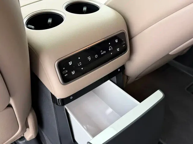Li Auto MEGA — Фото автомобиля 17