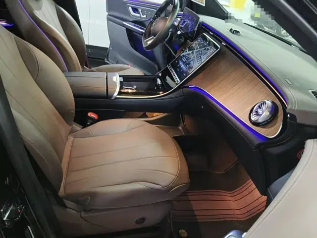Mercedes-Benz EQE SUV — Фото автомобиля 13