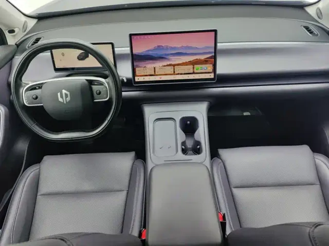 Leapmotor C10 — Фото автомобиля 12