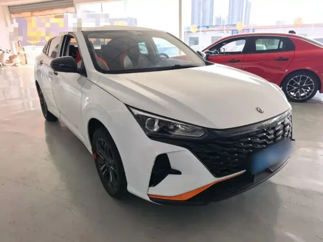 Dongfeng Yixuan — Фото автомобиля 3