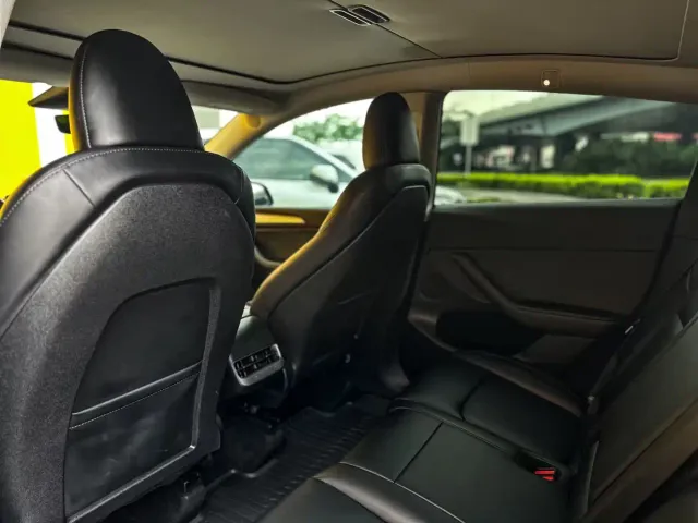Tesla Model Y — Фото автомобиля 6