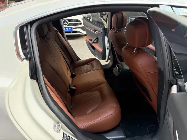 Maserati Ghibli — Фото автомобиля 18