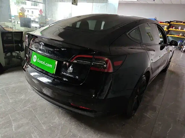 Tesla Model 3 — Фото автомобиля 6