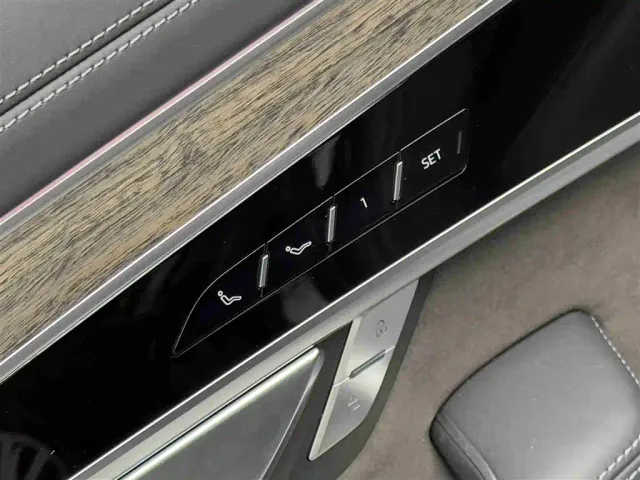 Audi A8 — Фото автомобиля 15