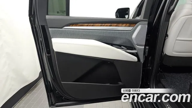 Cadillac Escalade — Фото автомобиля 14