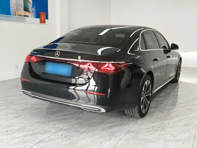 Mercedes-Benz E-Class — Фото автомобиля 6