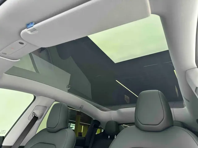 Tesla Model Y — Фото автомобиля 14