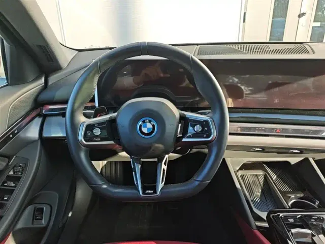 BMW i5 — Фото автомобиля 15