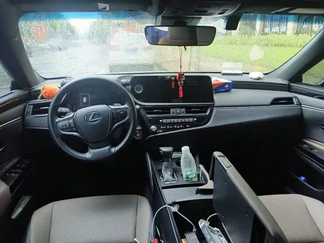 Lexus ES — Фото автомобиля 12